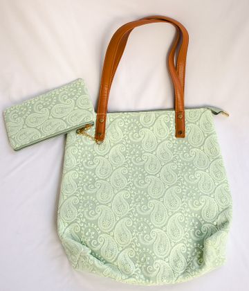 https://kalavriti.sgp1.digitaloceanspaces.com/products/ckv491yen000k0ut75vdyfniv_sm.jpg