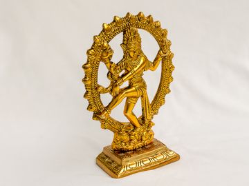 https://kalavriti.sgp1.digitaloceanspaces.com/products/ckv6x5l3f00090ut7fhgda8zk_sm.jpg
