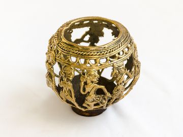 https://kalavriti.sgp1.digitaloceanspaces.com/products/ckv82wjo1001d0ut76pui6ly6_sm.jpg