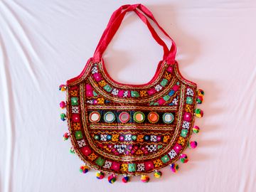 https://kalavriti.sgp1.digitaloceanspaces.com/products/cl0at4r8y000710t75dfeghvy_sm.jpg